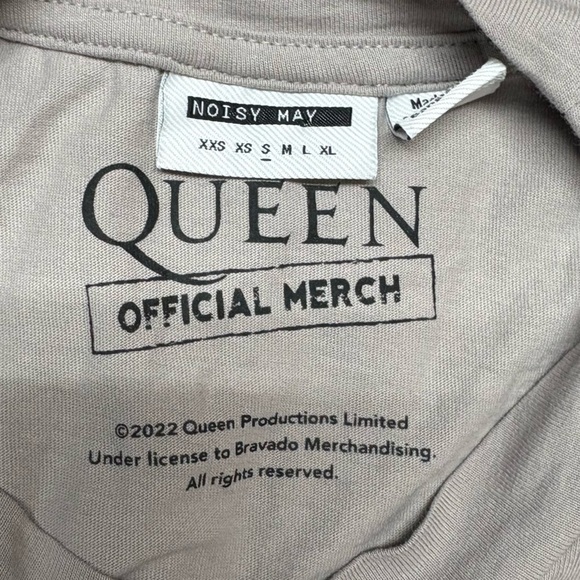Queen Tee - Picture 4 of 5